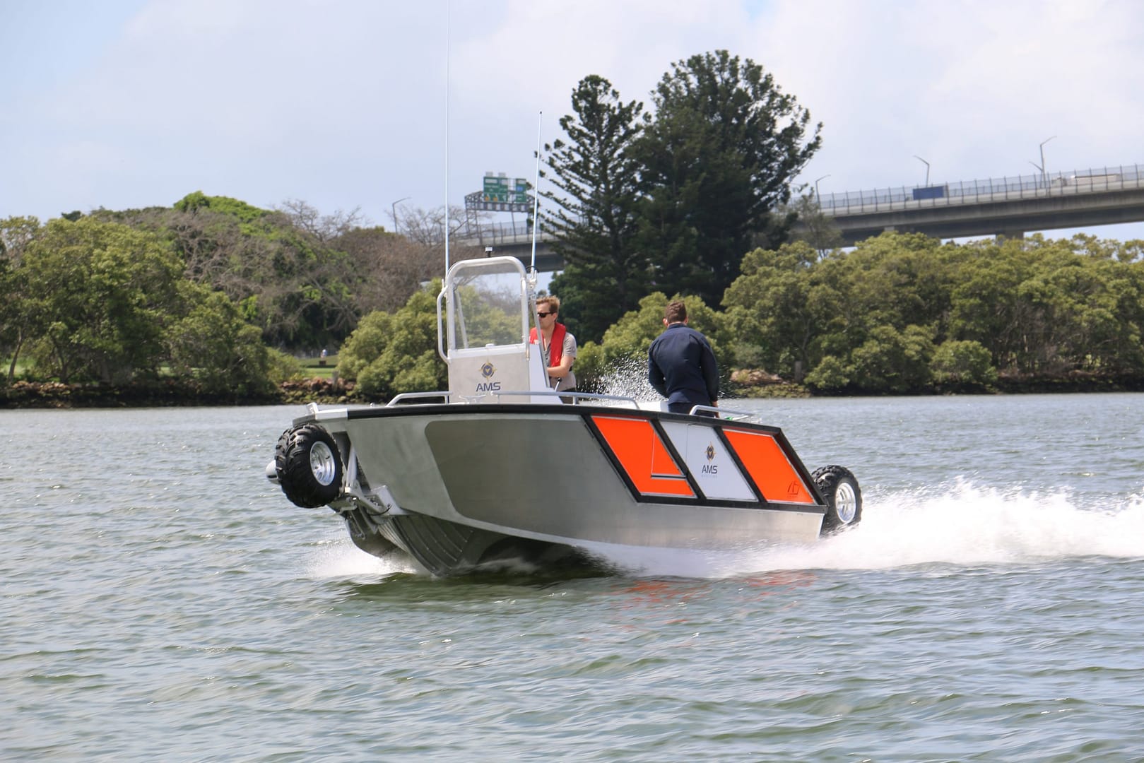 amphibious sealegs workboat